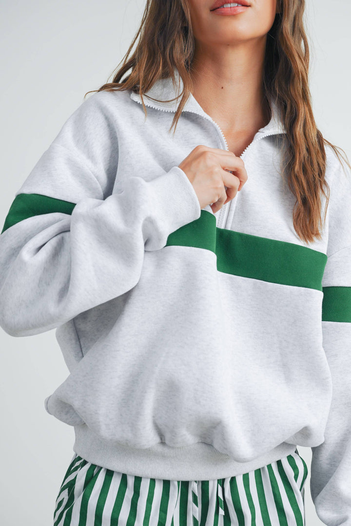 TWO-TONED HALF ZIP COLLAR SWEATSHIRT